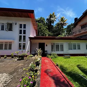 No 06 Veediya Bandara Lane Bahirawakanda Séjour à la campagne Kandy